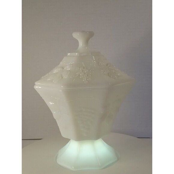 Vintage Anchor Hocking Milk Glass Grape and Leaves Octagon Candy Dish - Picture 6 of 10